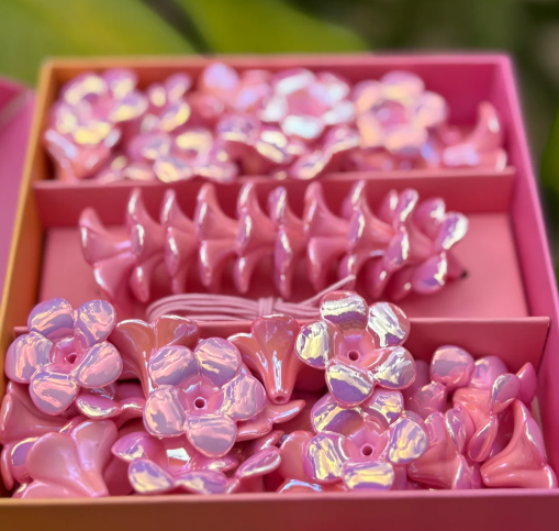 大人気　カイルアビーズ　プルメリアキット Plumeria Lei Kit by Kailua Beads (assorted colors) | cribhawaii.com